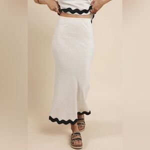 Sugarloaf Wavy Trim Midi Skirt